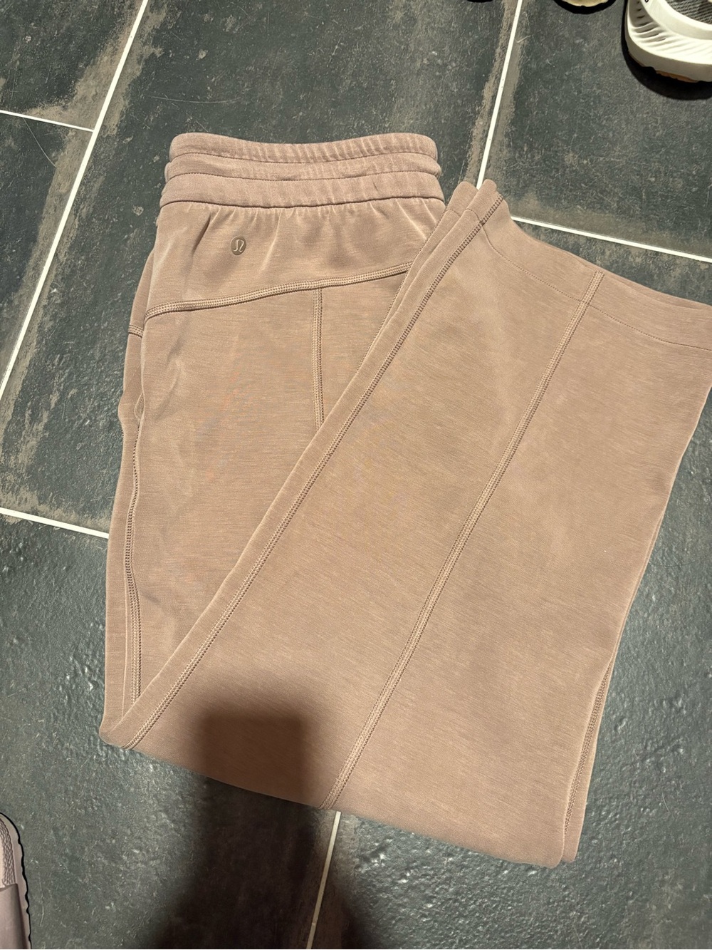 lululemon athletica Cropped Wide-Leg Sweatpants - Taupe
